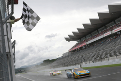 #11 TP12/Singha Ferrari: Carlo Van Dam, Piti Bhirom Bhakdi