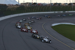 Start: Helio Castroneves, Team Penske Chevrolet leads