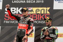 Podium: el ganador, Chaz Davies, Ducati Team, tercer lugar, Jonathan Rea, Kawasaki Racing