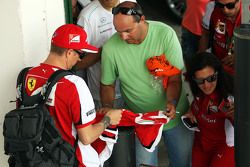 Kimi Raikkonen, Ferrari signs autographs for the fans