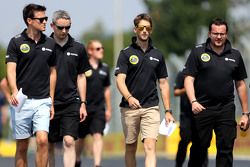 Джолион Палмер, Lotus F1 Team, Ромен Грожан, Lotus F1 Team, Жюльен Симон-Шотан, гоночный инженер, Lo