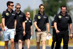 Jolyon Palmer, Lotus F1 Team, Romain Grosjean, Lotus F1 Team and Julien Simon-Chautemps, Romain Grosjean race engineer, Lotus F1 Team 