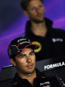 Sergio Perez, Sahara Force India F1 en la conferencia de prensa de la FIA
