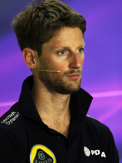 Romain Grosjean, Lotus F1 Team en la conferencia de prensa de la FIA