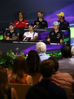 Roberto Merhi, Manor F1 Team; Romain Grosjean, Lotus F1 Team; Felipe Nasr, Sauber F1 Team; Sergio Pe