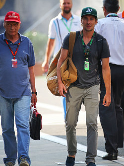Niki Lauda, Mercedes Non-Executive Chairman com seu filho, Mathias Lauda,