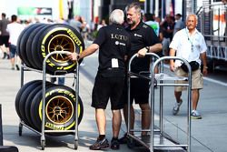 Lotus F1 Team mechanics with Pirelli tyres