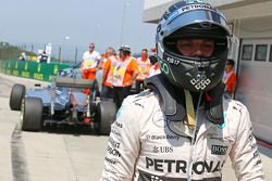 Nico Rosberg, Mercedes AMG F1 W06 stops at the end of the pit lane in the third practice session