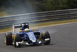 Marcus Ericsson, Sauber C34 se bloquea en la frenada