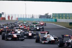 Stoffel Vandoorne, ART Grand Prix & Rio Haryanto, Campos Racing, at the start