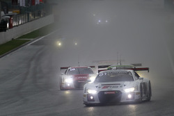 Audi R8 LMS команды Phoenix Racing: Андре Лоттерер, Марсель Фесслер, Майк Роккенфеллер