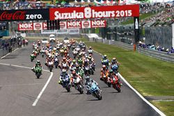 Start: #17 Suzuki: Yukio Kagayama, Noriyuki Haga, Ryuichi Kiyonari leads