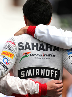 Pilotos durante el minuto de silencio para Jules Bianchi, Sergio Pérez, Sahara Force India