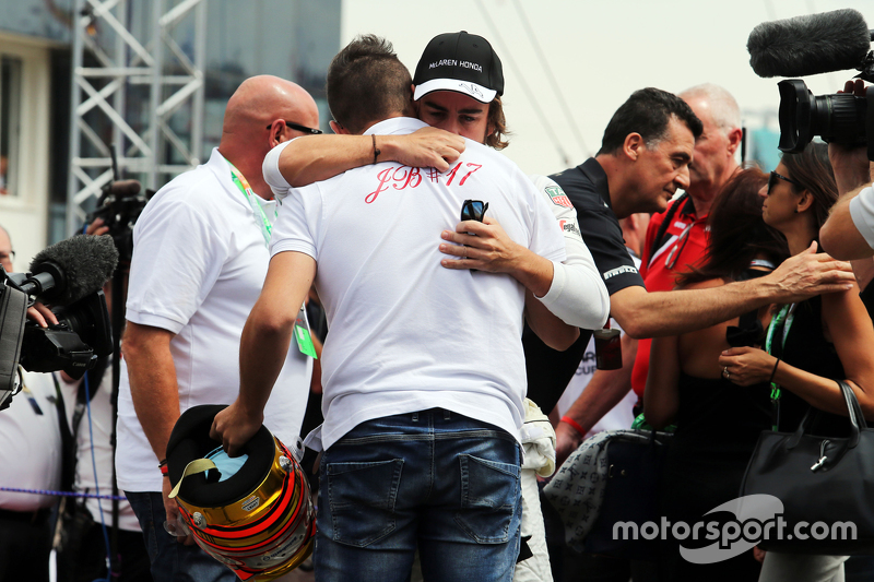 Fernando Alonso, McLaren with Tom Bianchi, on the grid