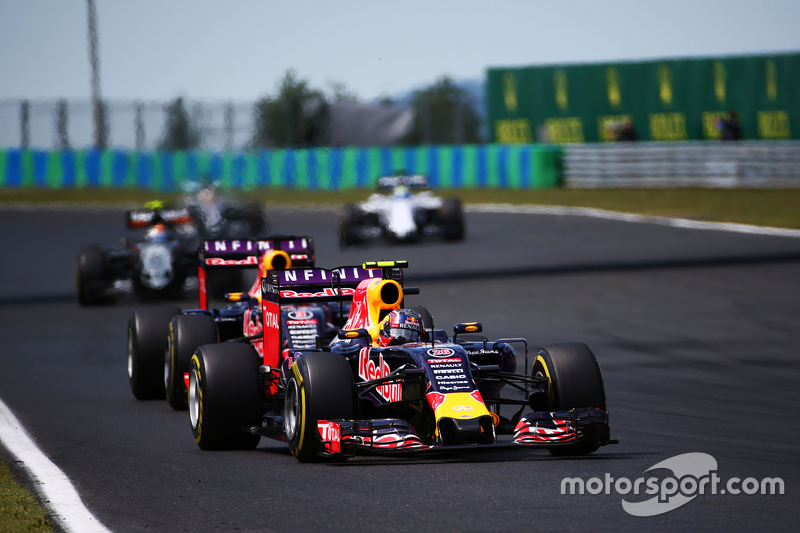 2015 год. За рулем болида Red Bull RB11 по ходу гонки