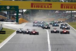 Kevin Ceccon, Arden International, leads Antonio Fuoco, Carlin, Jimmy Eriksson, Koiranen GP and Emil Bernstorff, Arden International at the start