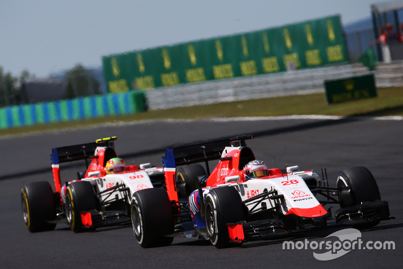 …тогда как роль записного аутсайдера была у Manor F1 Team, за которую выступали Уилл Стивенс и Роберто Мери…