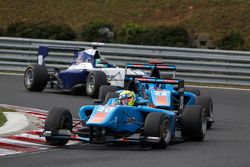 Pal Varhaug, Jenzer Motorsport leads Ralph Boschung, Jenzer Motorsport & Adderly Fong, Koiranen GP