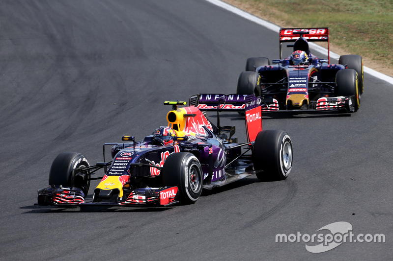 Daniil Kvyat, Red Bull Racing; Max Verstappen, Scuderia Toro Rosso