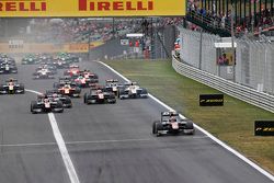 Старт: впереди Нобухару Мацушита, ART Grand Prix