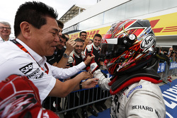 Winner Nobuharu Matsushita, ART Grand Prix hugs Yasuhisa Arai, Head of Motorsport, Honda