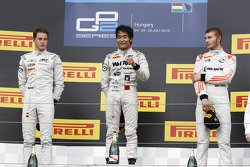 Podium: second place Stoffel Vandoorne and winner Nobuharu Matsushita, ART Grand Prix and third place Sergey Sirotkin, Rapax