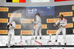 Podium: second place Stoffel Vandoorne and winner Nobuharu Matsushita, ART Grand Prix and third place Sergey Sirotkin, Rapax