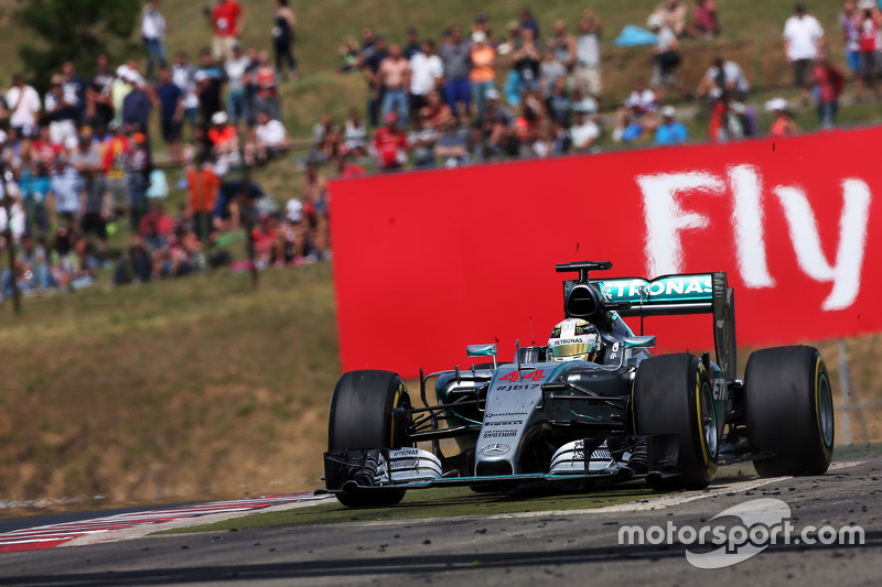 Lewis Hamilton, Mercedes AMG F1 W06 runs wide