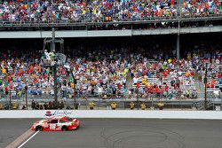 Race winner Kyle Busch, Joe Gibbs Racing Toyota
