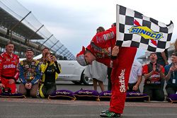 Race winner Kyle Busch, Joe Gibbs Racing Toyota