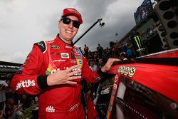 Race winner Kyle Busch, Joe Gibbs Racing Toyota