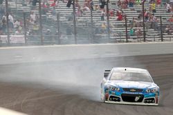 Dale Earnhardt Jr., Hendrick Motorsports Chevrolet, con un choque