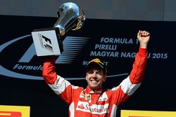 Le vainqueur Sebastian Vettel, Ferrari