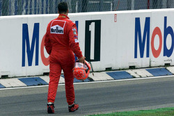 Michael Schumacher, Ferrari torna ai box dopo l'incidente alla partenza
