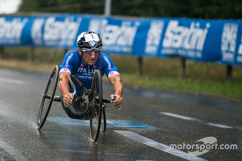 Alex Zanardi compite en el Campeonato del Mundo de Para-Ciclismo UCI