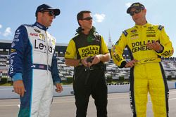 Jamie McMurray, Chip Ganassi Racing Chevrolet y Matt Kenseth, Joe Gibbs Racing Toyota