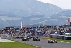 Start: Felix Rosenqvist, Prema Powerteam Dallara Mercedes-Benz taking the lead
