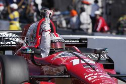 Graham Rahal, Rahal Letterman Lanigan Racing Honda, remporte la victoire