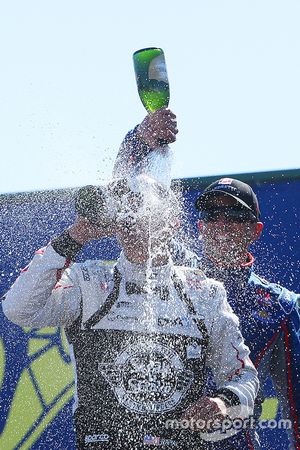 Podium: race winner Graham Rahal, Rahal Letterman Lanigan Racing Honda, second place Justin Wilson, 