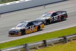 Tony Stewart, Stewart Haas Racing Chevrolet y Justin Allgaier, HScott Motorsports Chevrolet