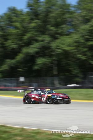 #31 EFFORT Racing Porsche 911 GT3 R: Ryan Dalziel
