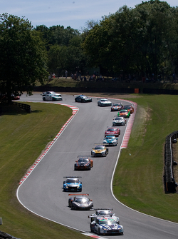 #007 Beechdean AMR Aston Martin Vantage GT3: Andrew Howard, Jonny Adam leads from the start