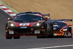 #77 ISSY Racing Lotus Evora GT4: Oz Yusuf, Gavan Kershaw