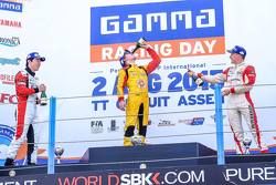 Подиум: Укио Сасахара, ART, второй, Дрис Вантхор, Josef Kaufmann Racing, победитель и Кевин Йорг, Jo