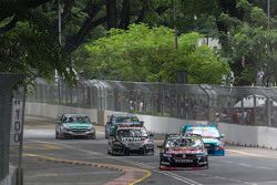 Craig Lowndes leads the field on the opening lap, Triple Eight Race Engineering Holden