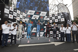 Podium: winner Chaz Mostert, Prodrive Racing Australia Ford. second place Scott McLaughlin, Garry Ro