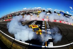 El ganador: Joey Logano, Team Penske Ford