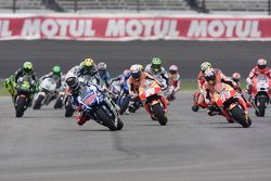 Jorge Lorenzo, Yamaha Factory Racing, prend la tête au départ