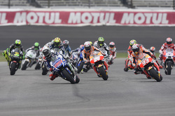 Jorge Lorenzo, Yamaha Factory Racing, prend la tête au départ