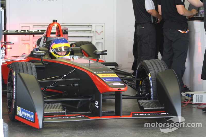 Na Fórmula E, Jacques Villeneuve também não conquistou bons resultados, fazendo apenas duas provas em 2015 pela Venturi.
